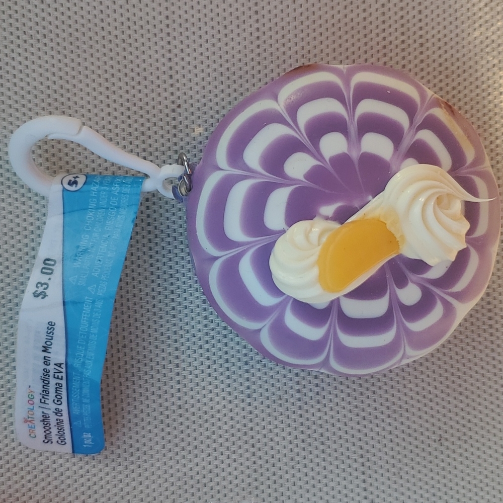 2 Assorted Keychains - Picture 2 of 4